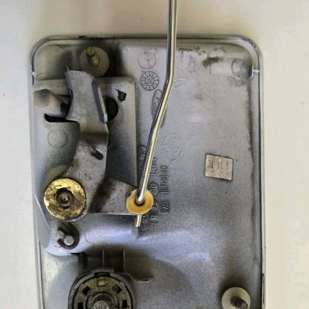 White Metal Locking Box - Picture 2 of 6